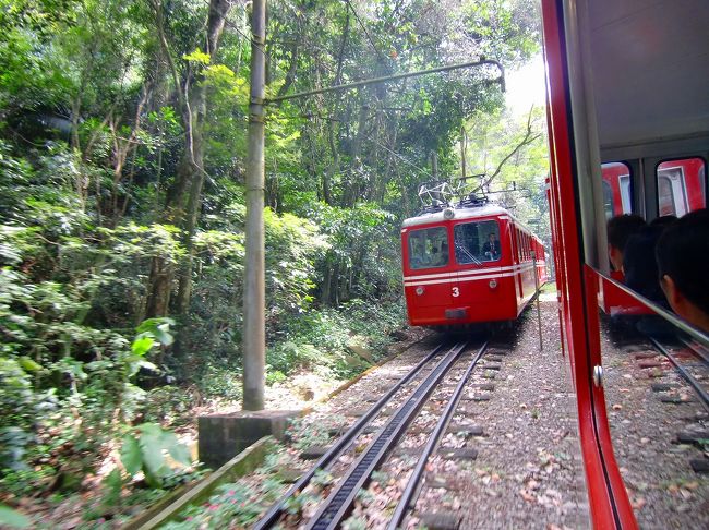 途中下りの電車とすれ違うのも楽しい♪ <br />約20分で上の駅に到着しました。<br /><br />