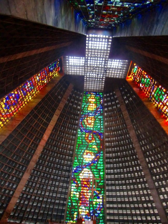 天井は十字架・・・