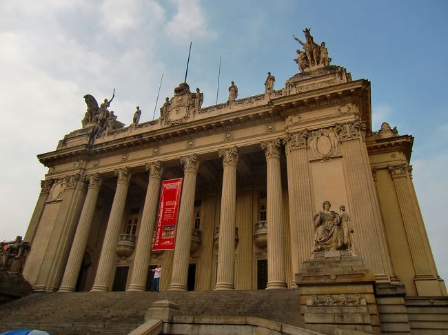 チラデンチス宮殿<br /><br />