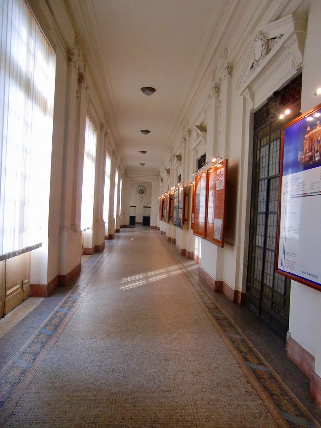 廊下には、歴史を写真やパネルで紹介しています。<br /><br />