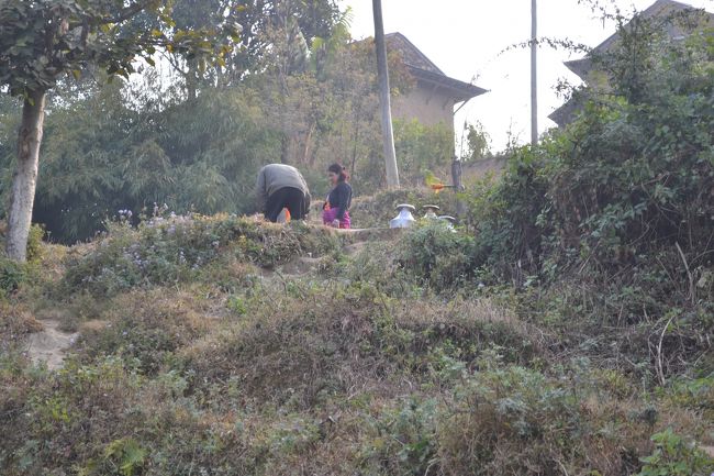 ドｳリケル：バスコットまでミニハイキング<br />途中に、小さな村があり、ここは井戸です。<br />村の人が水を汲みに来ます。<br /><br />