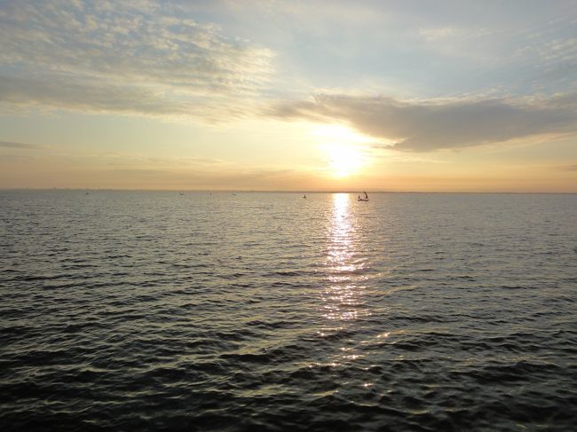 ニゴンボのホテルから見る朝陽<br />初日から楽しくさせてくれた