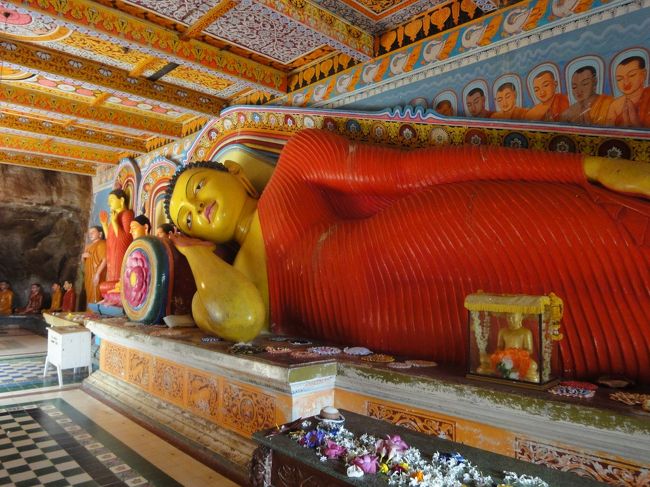 アヌラーダプラ<br />イスルムニア精舎の涅槃像