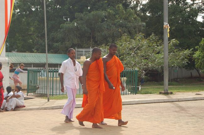 お坊さん<br />お坊さんになるには、家柄も大事だそうです。<br />誰でもなれるわけではないみたい。