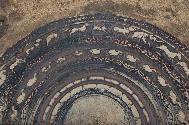 アヌラーダプラ<br />クイーンズパビリオンのムーンストーン<br />