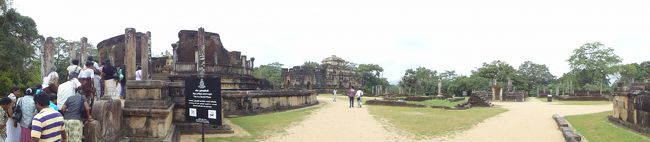 クワドラングル<br />遺跡が集まっている場所<br />11の建築物がある<br />ポロンナルワ王朝の頃の仏の歯を奉る仏歯寺もあった