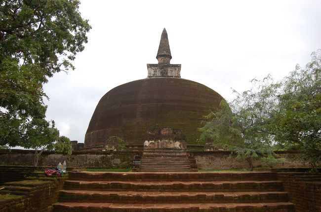 ポロンナルワ遺跡<br />パバル・ヴィハーラ