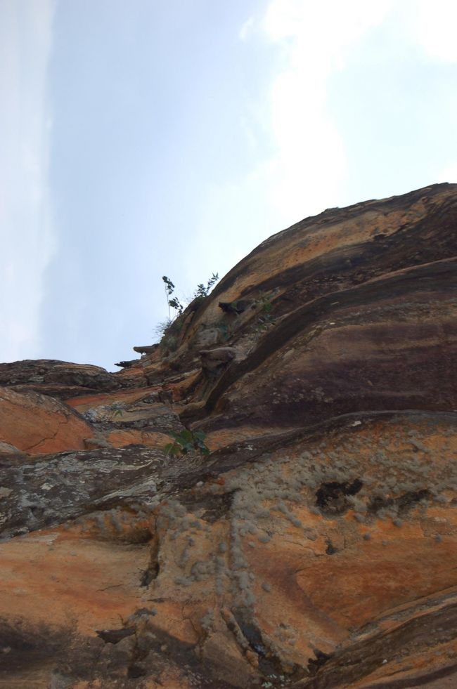 シギリヤ<br />なかなか急な傾斜<br />1枚岩というのがすごい