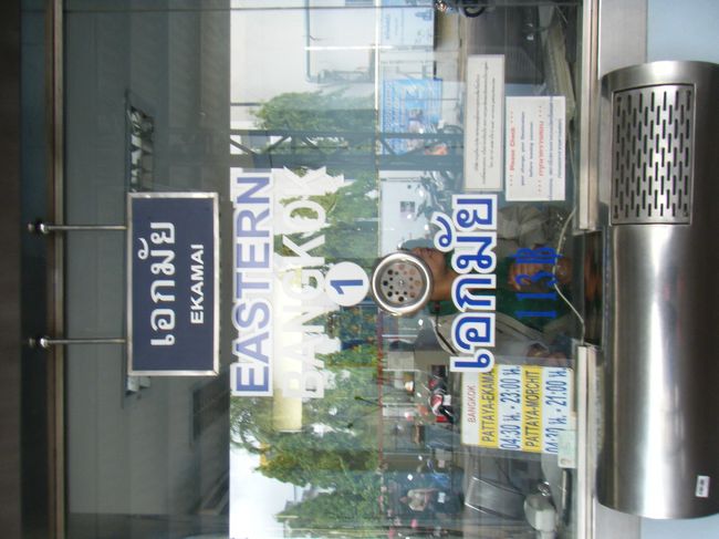 帰りのバスターミナルまでバイタク！！<br />エカマイまでのチケットを購入し