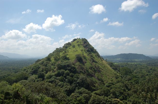 ダンブッラ<br />石窟寺院からの景色<br />緑が豊かである