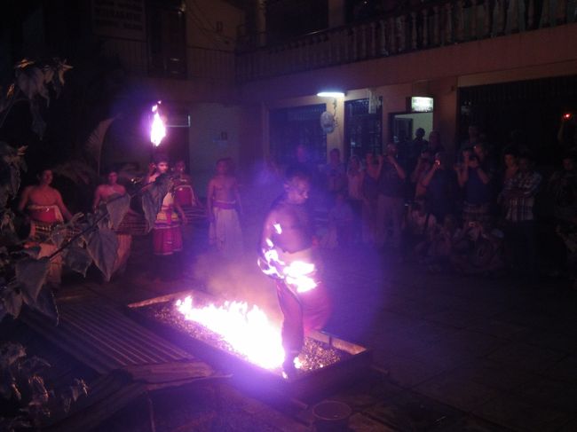 キャンディ<br />キャンディアンダンス<br />ラストは、火の上を歩く