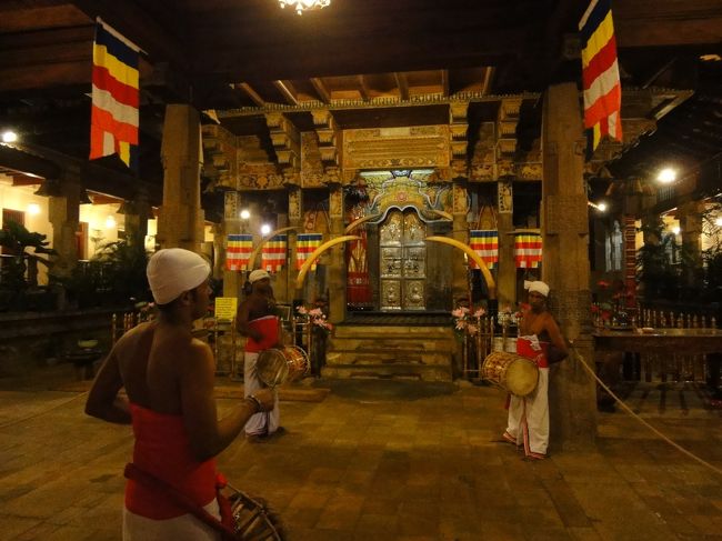 キャンディ<br />仏歯寺<br />本堂の入り口