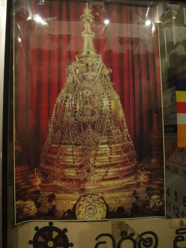 キャンディ<br />ペラヘラ祭りのイメージ<br />仏の歯が入れられている入れ物