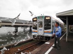 浜名湖佐久米駅では、ユリカモメの餌づけなんてイベントも行われていた。