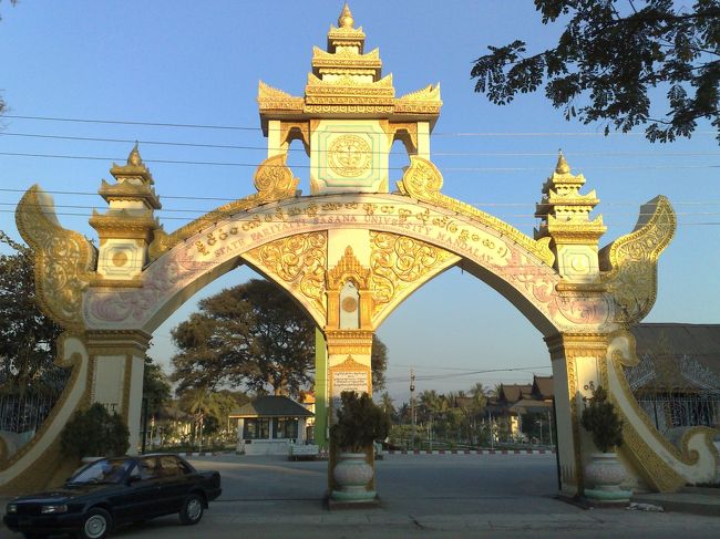 大学のゲート？