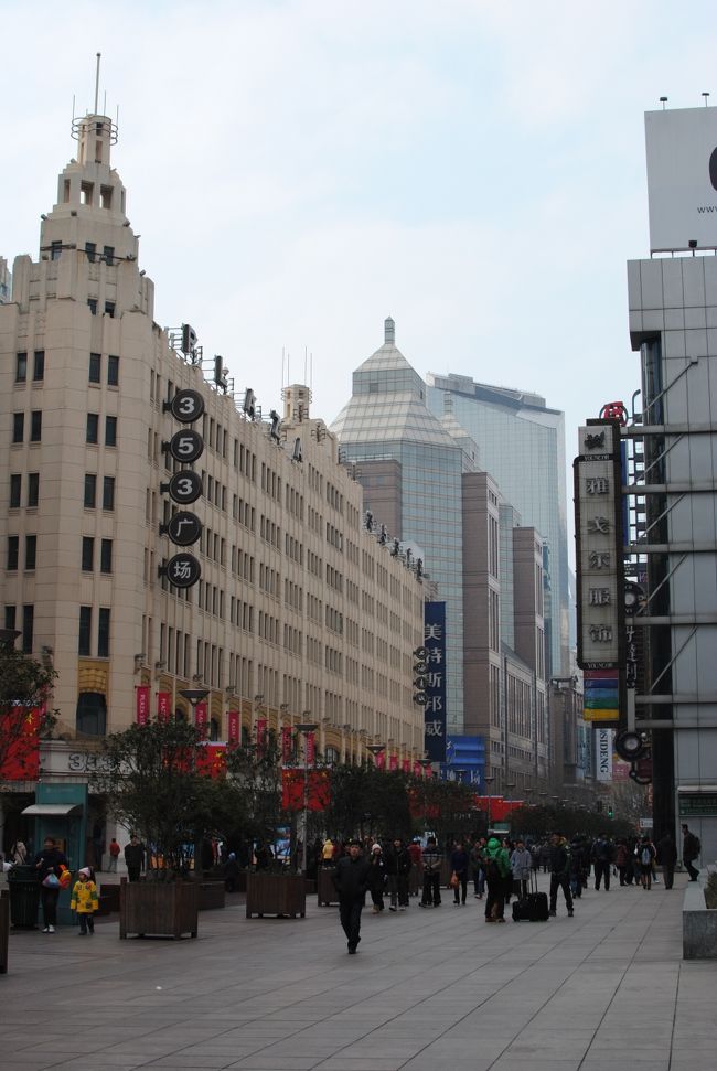 アップルストアがあるー！<br />上海は普通の都会です。