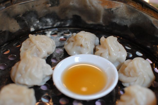 とりあえず小籠包目的なので、適当な店に入るも撃沈。<br />失敗しました。<br />美味しくない・・・。<br />やっぱりちゃんと中国人で賑わう行列の出来る人気店に入らないとダメなのか・・・。