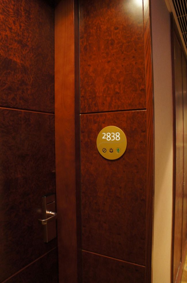 一度は泊まってみたかったランガムプレイス<br />やっと念願かなう<br /><br />28階のお部屋になりました