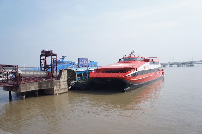 16時のフェリーで香港に戻る<br /><br />マカオはギャンブル好きにはたまらないところなんでしょうね、きっと