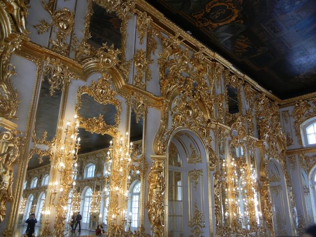 バリショーイザール（大広間）の壁がまぶしい！！