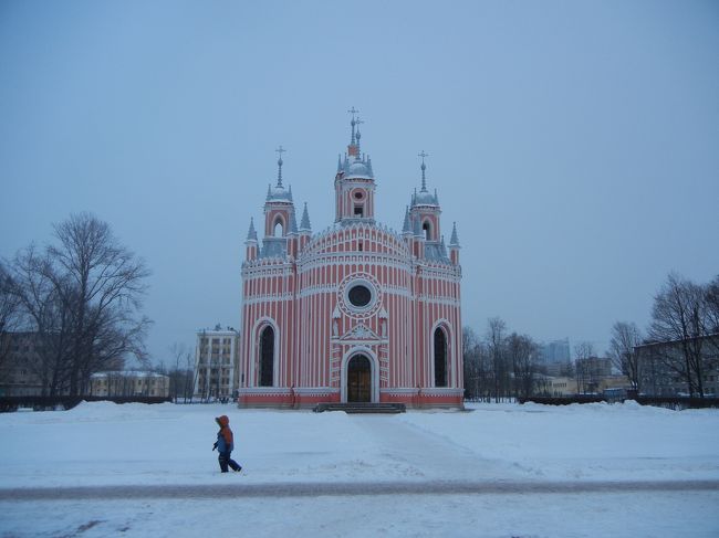 11：00am<br />やっと夜が明けました。<br /><br />街の中にはこんなかわいい教会も。