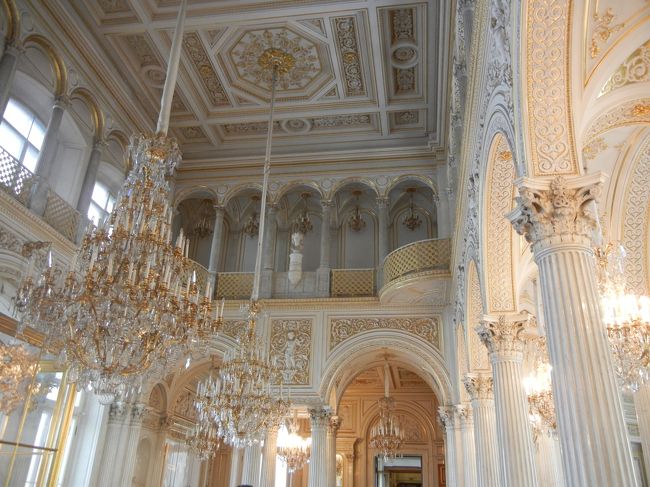 美術館というより宮殿！