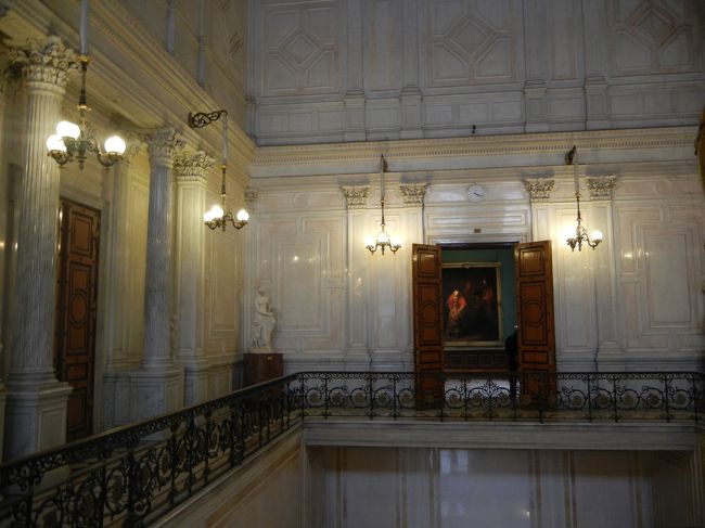 奥に有名なレンブラントの『放蕩息子の帰還』が見えます。