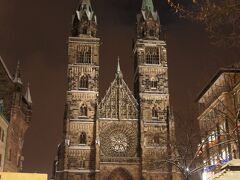 聖ローレンツ教会
月がでて怪しげです