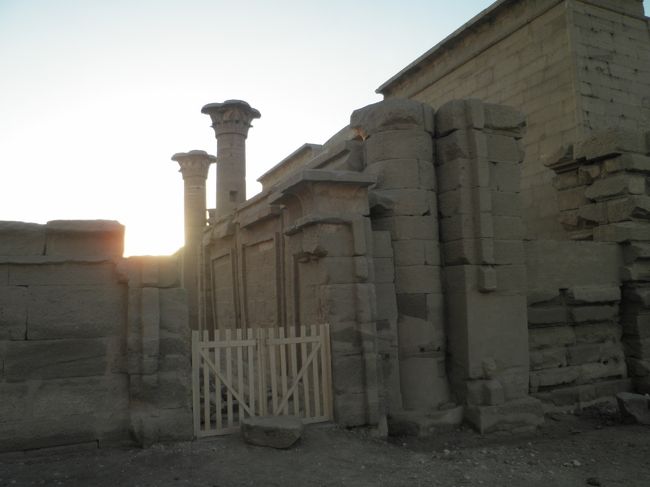 16時40分頃、中々壮大なラメセス3世葬祭殿を後にします。