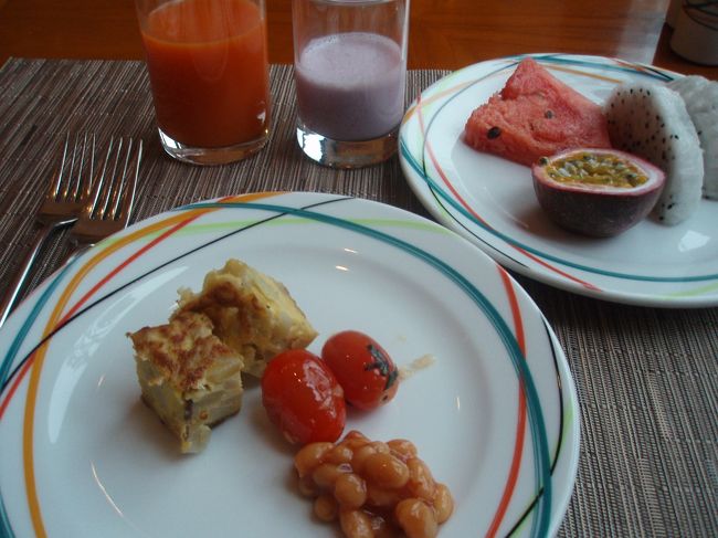 ポテト<br /><br />焼きトマト<br /><br />豆<br /><br />ドラゴンフルーツ<br /><br />スイカ<br /><br />パッションフルーツ<br /><br />にんじんジュース<br /><br />ブルーベリースムージー<br /><br />今回フルーツの種類が少なく残念でした