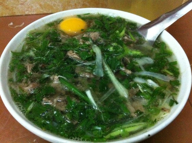 Ｐｈｏ　Ｔｈｉｎ<br /><br />卵入りフォーボー<br /><br />地元の人でこんでました。<br /><br />たまごが入ってさらにやさしいお味に<br /><br />美味しかったです
