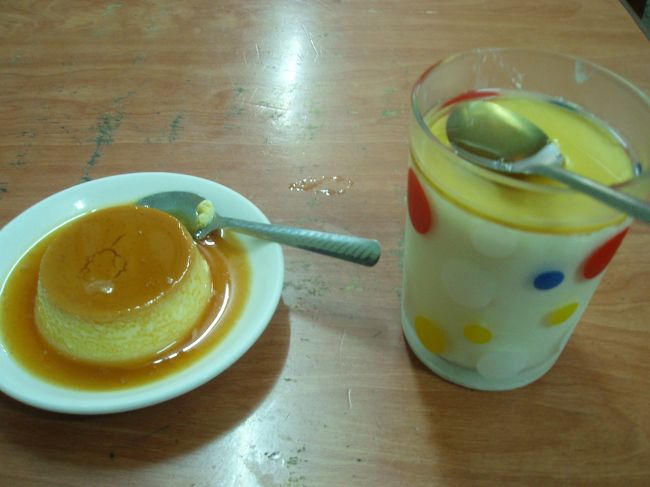 Ｋｉｎｈ　Ｄｏ　Ｈａｎｏｉ　Ｃａｆｅ<br /><br />プリン<br /><br />ヨーグルト（ハチミツがけ）<br /><br />日本ではなめらかプリンが好きですが、<br /><br />ベトナムの手作りプリンとヨーグルトは<br /><br />素朴なおいしさ