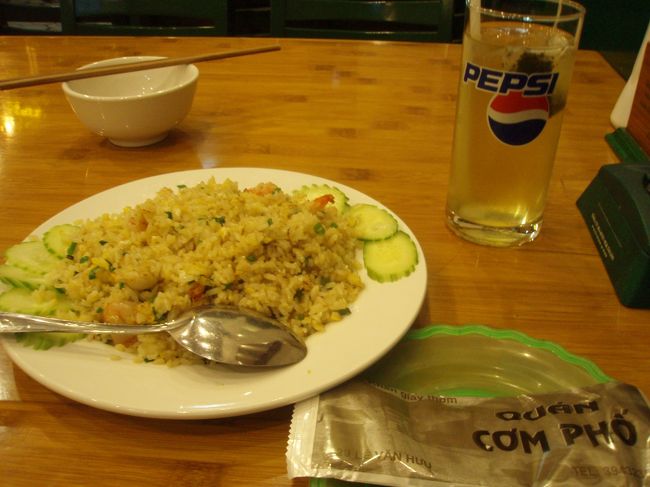 ＱＵＡＮ　ＣＯＭ　ＰＨＯ<br /><br />シーフードチャーハン<br /><br />アイス蓮茶<br /><br />写真つきメニューで注文しやすい