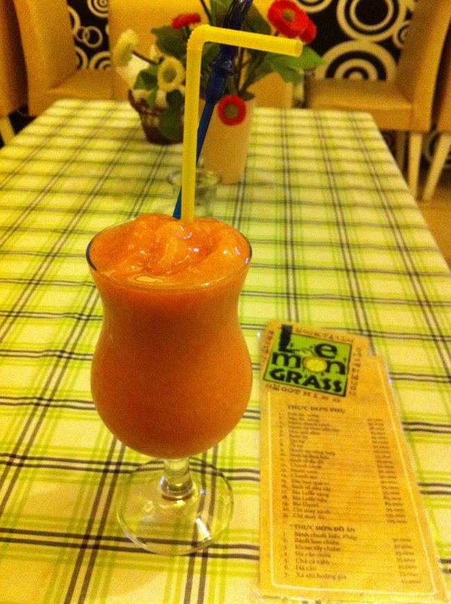 Ｌｅｍｏｎ　ＧＲＡＳＳ<br /><br />ピーチ＆ストロベリージュース<br /><br />QUAN COM PHOの帰りにあったジュース屋さん<br /><br />