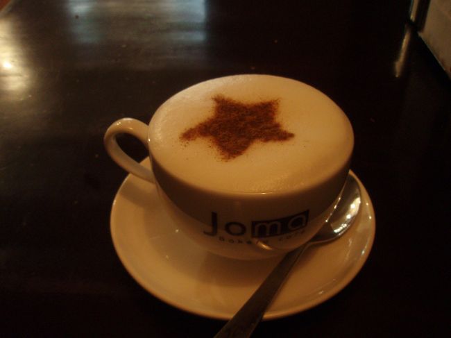 Ｊｏｍａ　Ｂａｋｅｒｙ　Ｃａｆｅ<br /><br />チャイティーラテ<br /><br />ジュースばかり飲んでたのでチャイで温まりました