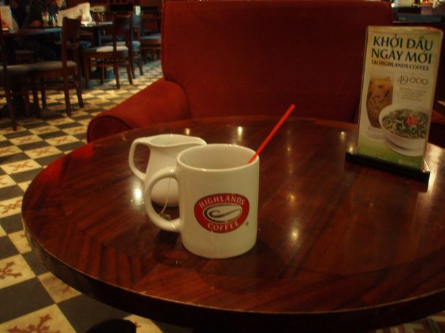 ＨＩＧＨ　ＬＡＮＤ　ＣＯＦＦＥＥ<br /><br />アールグレイティー<br /><br />迎えの時間までまだ少しあったので、<br /><br />こちらの店に。<br /><br />ドンが残り少なくて、コーヒーが飲めない私は<br /><br />ティーパックの紅茶しか注文できませんでした。