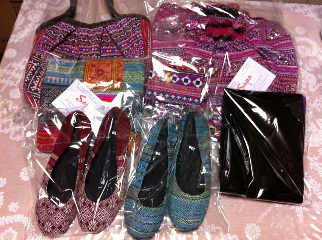 Ｓａｐａで買ったもの<br /><br />こちらのお店はかわいいバックも多く<br /><br />自分とおみやげに３つ購入<br /><br />靴２足<br /><br />クッションカバー<br /><br />マフラー<br /><br />小銭入れ