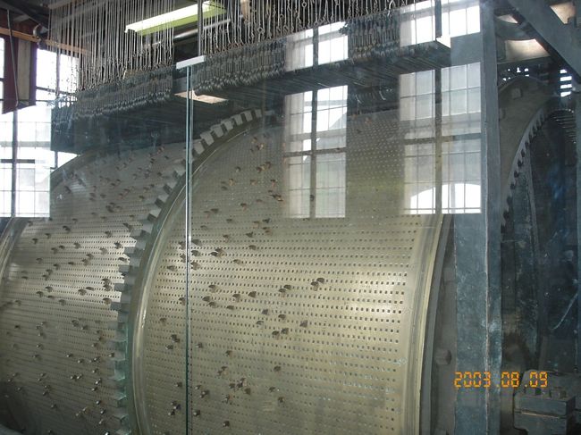 鐘楼内にあるカリヨン(組み鐘)。15分ごとに鳴るカリヨンコンサートで、美しい音色を堪能。<br />