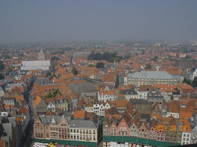 手前がマルクト広場です<br /><br />