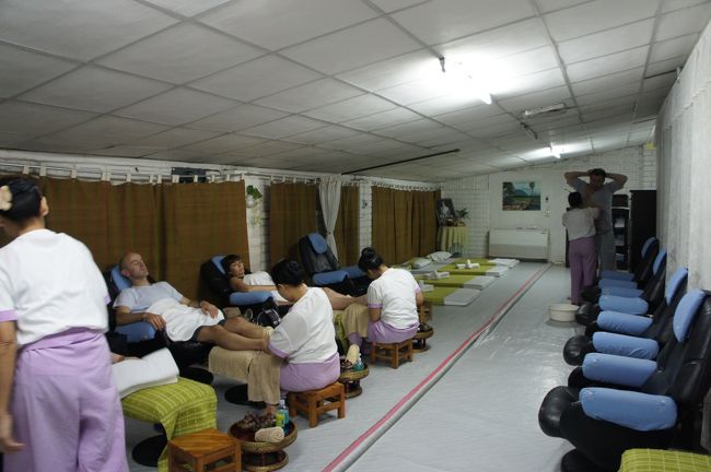 チェンマイ<br /><br />もうすぐ出所で軽い刑の方々だとか。<br />マッサージは丁寧で優しい。<br />みんな明るい。