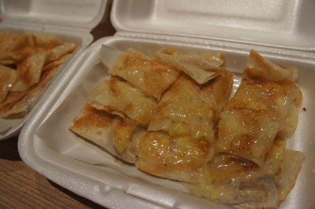 チェンマイ<br /><br />チェンマイではよく見かけるロティ。<br />ナイトバザールではよく行列ができている。<br />間違いなく上手い。