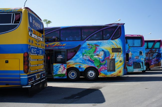 チェンマイ 花博<br /><br />タイのバスはど派手。