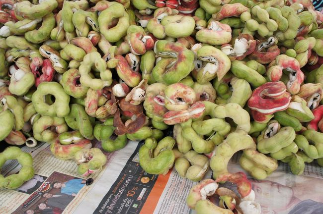 バンコク <br />タマリンド この色のはこの時期だけしか取れないとガイドさんが言っていた。<br />普通は茶色。