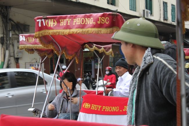 重い私をすご〜いスピードで乗せて走ってくれたシンクロの運転手さんを写そうとしたのにそっぽを向かれてしまいました。が、ありがとう。<br />ご苦労様でした。