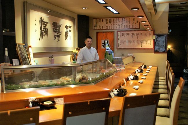 店内はカウンター席で、店主に北陸三大祭の一つに数えられる地元の「三国祭り」の話を聞きながら舌づつみ。５月の大祭には１０万人を超える観衆を魅了するという。