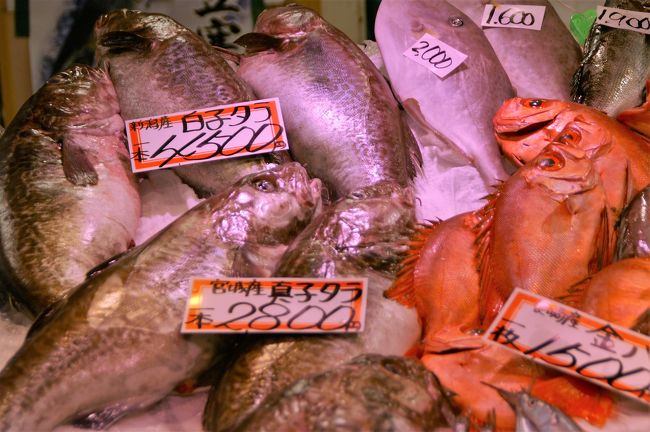 よく見ると県外からの新鮮な魚も品揃えされています。