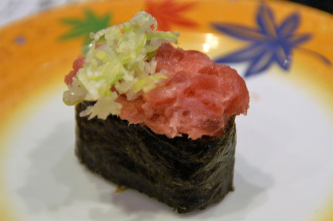 よく食べるなかおちの軍艦巻きですが、いつも食べるすしとは一味違う旨さ。