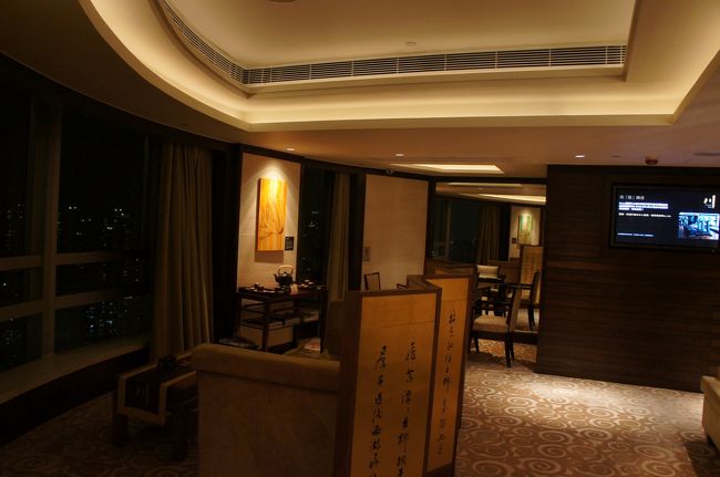 深夜便で日本へ戻るので、空いた時間を利用して泊まっていたランガムプレイスのスパへ行ってみる<br /><br />エステの技術とコストパフォーマンスを考えると、ペニンシュラやフォーシーズンズの方がベターかなという感想