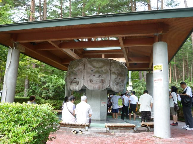 八面大王足湯はちょうど朝のお掃除が終わったところ<br /><br />一番風呂？で気持ちいい♪