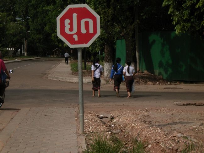 女子学生のみなさん、シンを履いています。かわいいです。